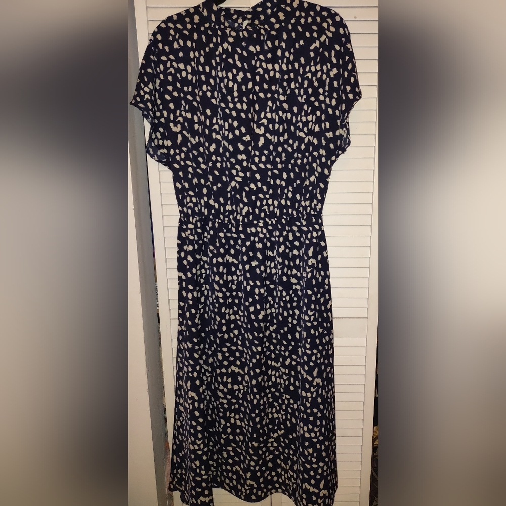 Elegant Navy and White Patterned Dress